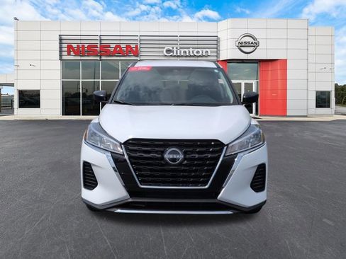 Certified 2025 Nissan Kicks Play S FWD image 8