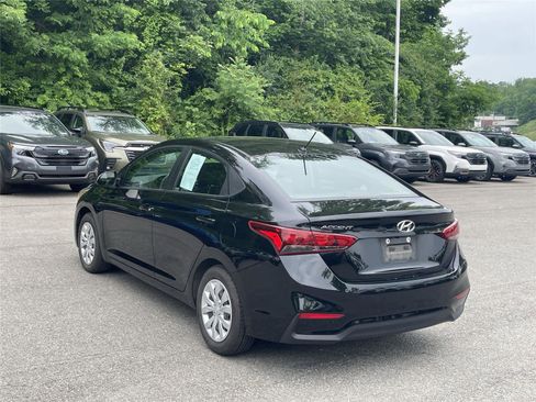 Used 2022 Hyundai Accent SE w/ Cargo Package FWD image 3