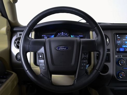 Used 2017 Ford Expedition XLT w/ Equipment Group 202A RWD image 27