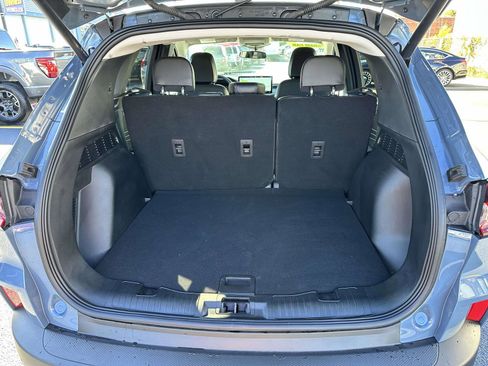 Used 2025 Ford Escape SE image 8