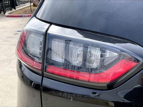 Used 2019 Jeep Cherokee Limited w/ Technology Group image 37