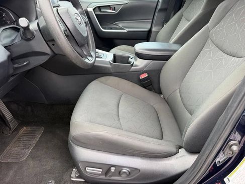 Used 2024 Toyota RAV4 XLE FWD image 9