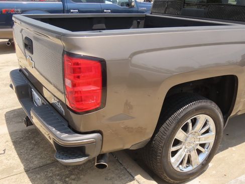 Used 2015 Chevrolet Silverado 1500 High Country w/ High Country Premium Package RWD image 19