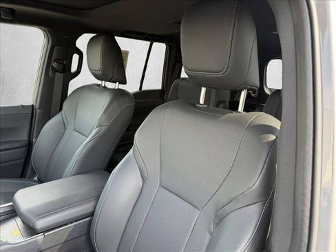 Used 2024 Lexus GX 550 w/ Accessory Package (Z1) AWD/4WD image 11