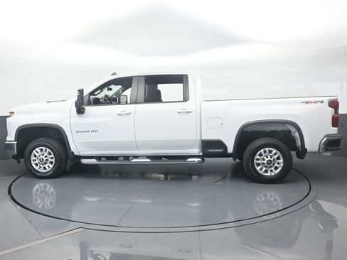 Used 2024 Chevrolet Silverado 2500 LT w/ Convenience Package image 3