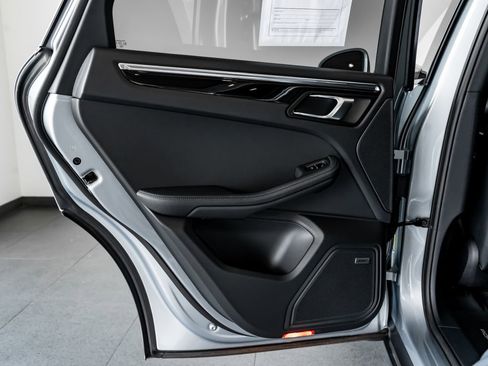 Certified 2026 Porsche Macan AWD/4WD image 22