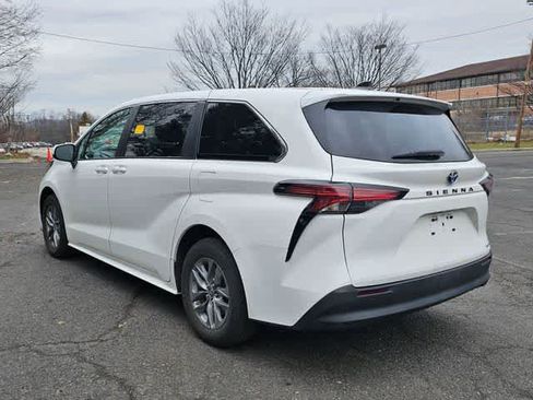 Used 2022 Toyota Sienna LE image 6
