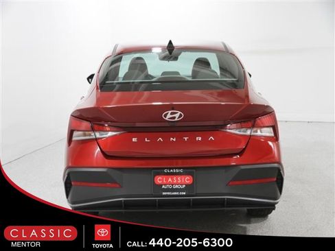Used 2024 Hyundai Elantra SEL image 19