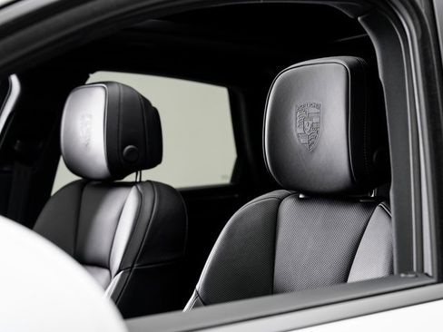 Used 2025 Porsche Macan image 10