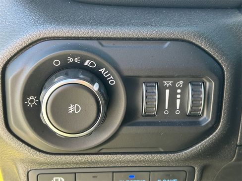 Used 2022 Jeep Wrangler Unlimited Sahara image 28