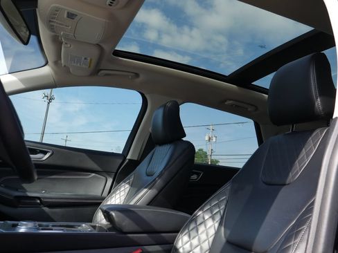 Used 2024 Ford Edge Titanium AWD/4WD image 13