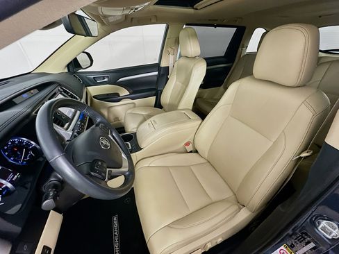 Used 2019 Toyota Highlander XLE image 13