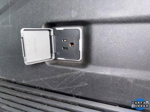 Used 2023 Chevrolet Suburban Z71 image 28