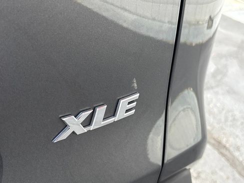 Used 2019 Toyota RAV4 XLE FWD image 32