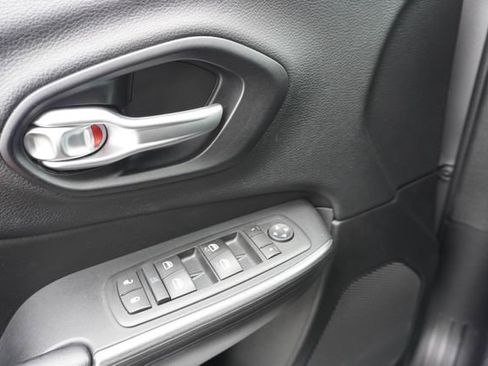 Used 2015 Jeep Cherokee Limited image 12