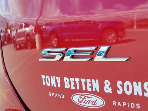 Used 2024 Ford Edge SEL w/ Convenience Package AWD/4WD image 7