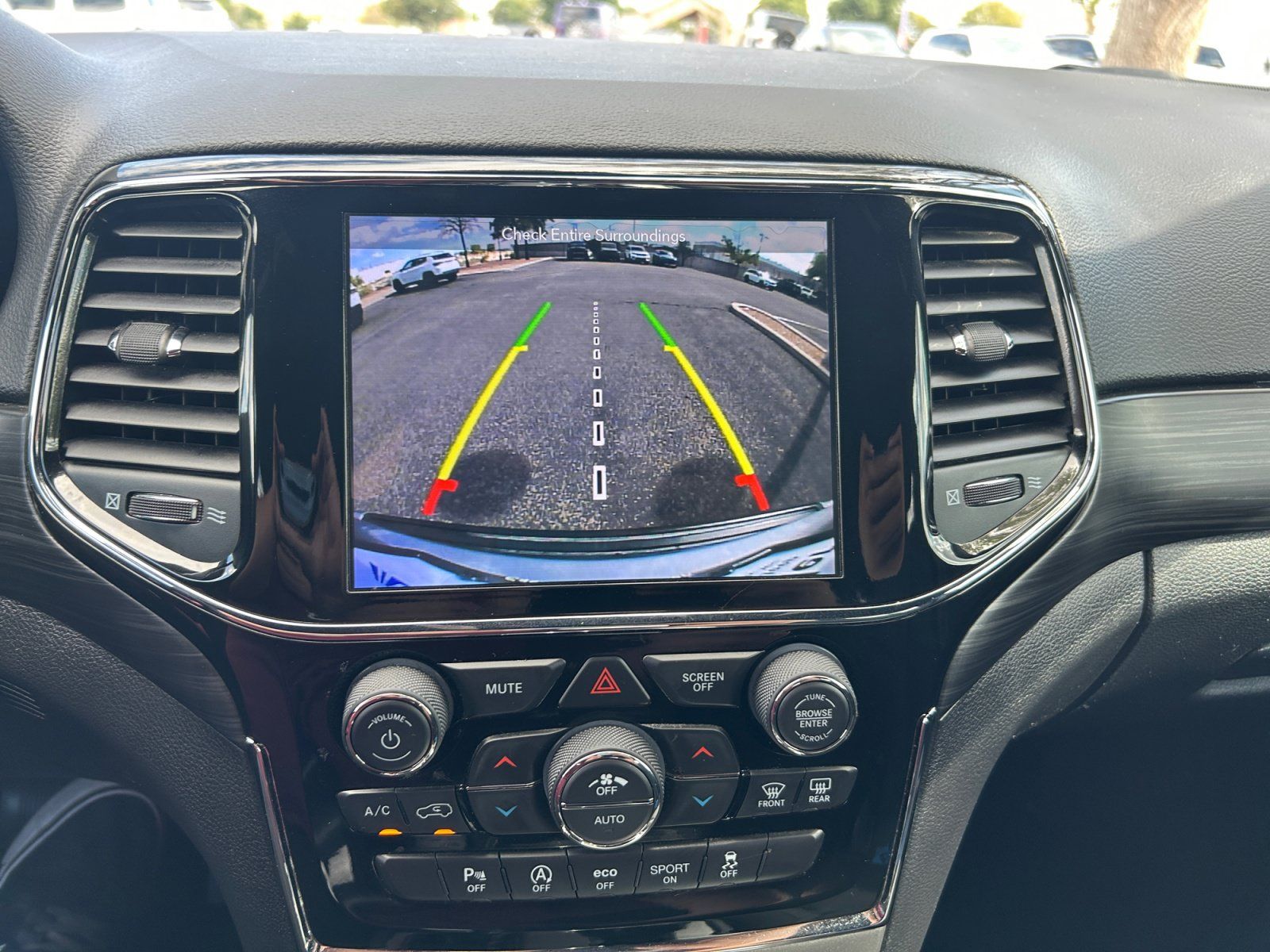 Certified 2019 Jeep Grand Cherokee Laredo w/ 18" Wheel & 8.4" Radio Group AWD/4WD image 28
