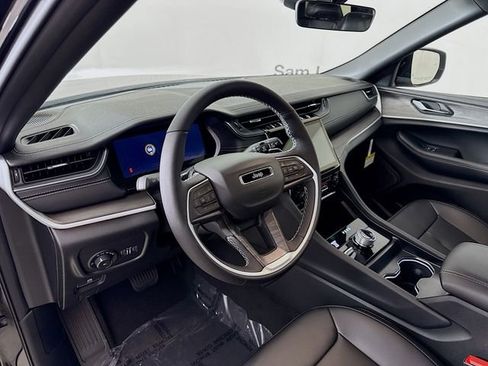 New 2025 Jeep Grand Cherokee L Limited w/ Black Appearance Package AWD/4WD image 9