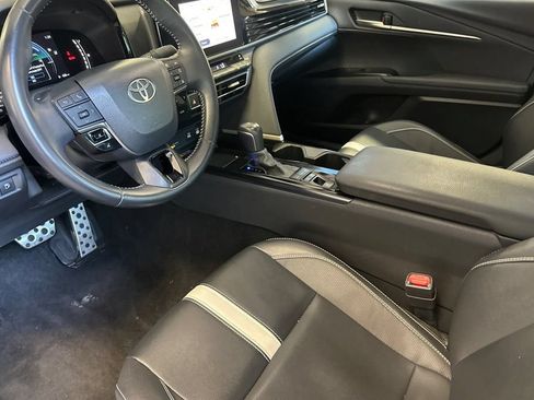 Used 2025 Toyota Camry SE FWD image 10