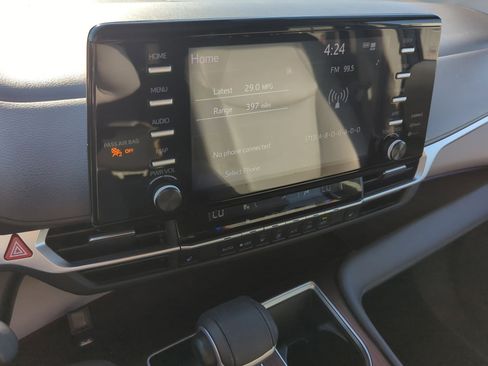 Used 2024 Toyota Sienna XLE image 24