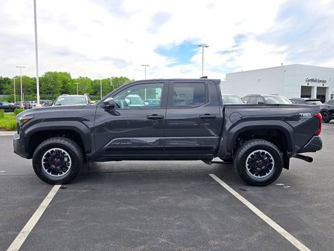 Used 2024 Toyota Tacoma TRD Off-Road AWD/4WD image 7