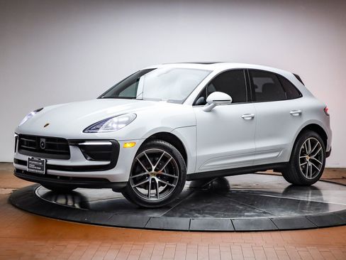 Certified 2026 Porsche Macan AWD/4WD image 1
