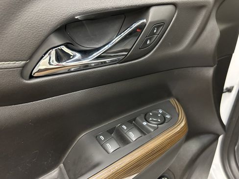 Used 2023 GMC Acadia SLE w/ Driver Convenience Package image 29