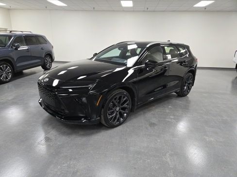 New 2025 Toyota Crown Signia image 2