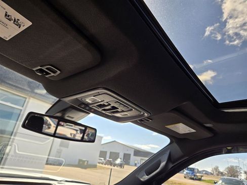 Used 2022 GMC Sierra 1500 AT4 w/ AT4 Premium Package image 4