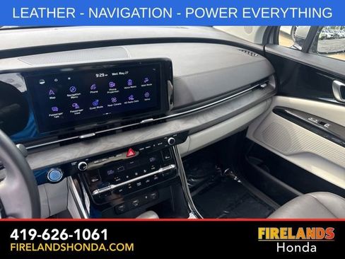 Used 2024 Kia Carnival EX FWD image 19