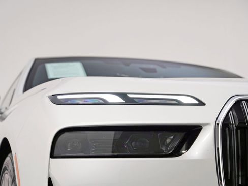 Used 2023 BMW i7 xDrive60 image 72