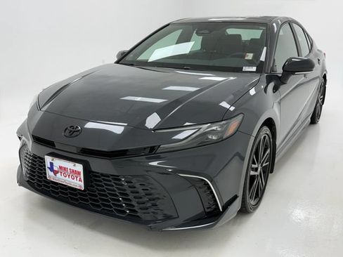 Used 2025 Toyota Camry XSE FWD image 4