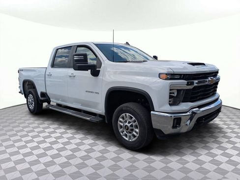 Used 2025 Chevrolet Silverado 2500 LT w/ Convenience Package AWD/4WD image 2