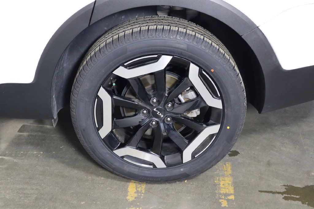 Used 2025 Kia Telluride S FWD image 45
