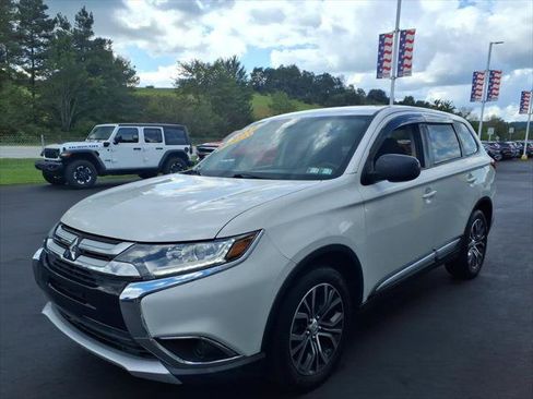 Used 2017 Mitsubishi Outlander ES AWD/4WD image 4