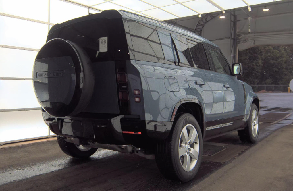 Used 2025 Land Rover Defender 110 X-Dynamic SE AWD/4WD image 3