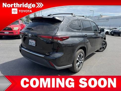 Used 2024 Toyota Highlander XLE FWD image 4