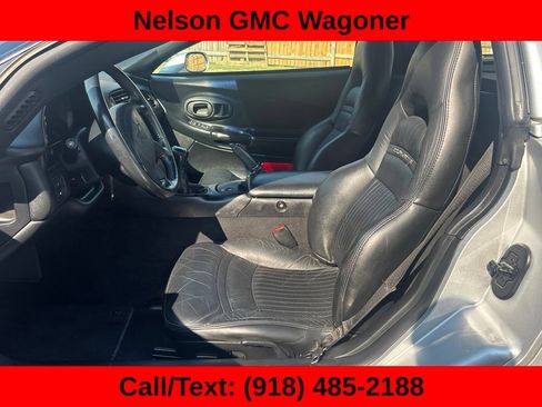 Used 2003 Chevrolet Corvette Coupe w/ Preferred Equipment Group RWD image 16
