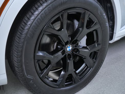 Used 2026 BMW X7 xDrive40i AWD/4WD image 13