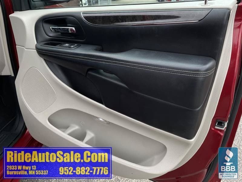 Used 2013 Chrysler Town & Country Touring-L w/ Driver Convenience Group FWD image 12