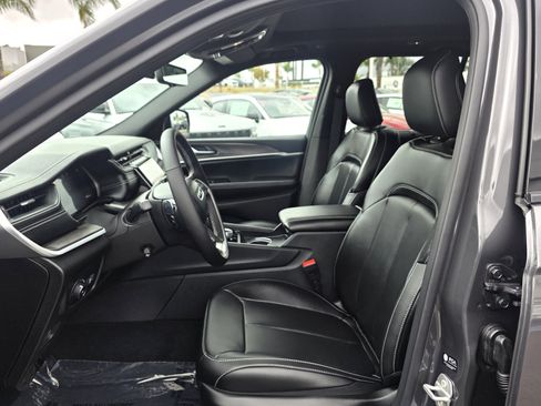 New 2025 Jeep Grand Cherokee Limited w/ Luxury Tech Group II image 12