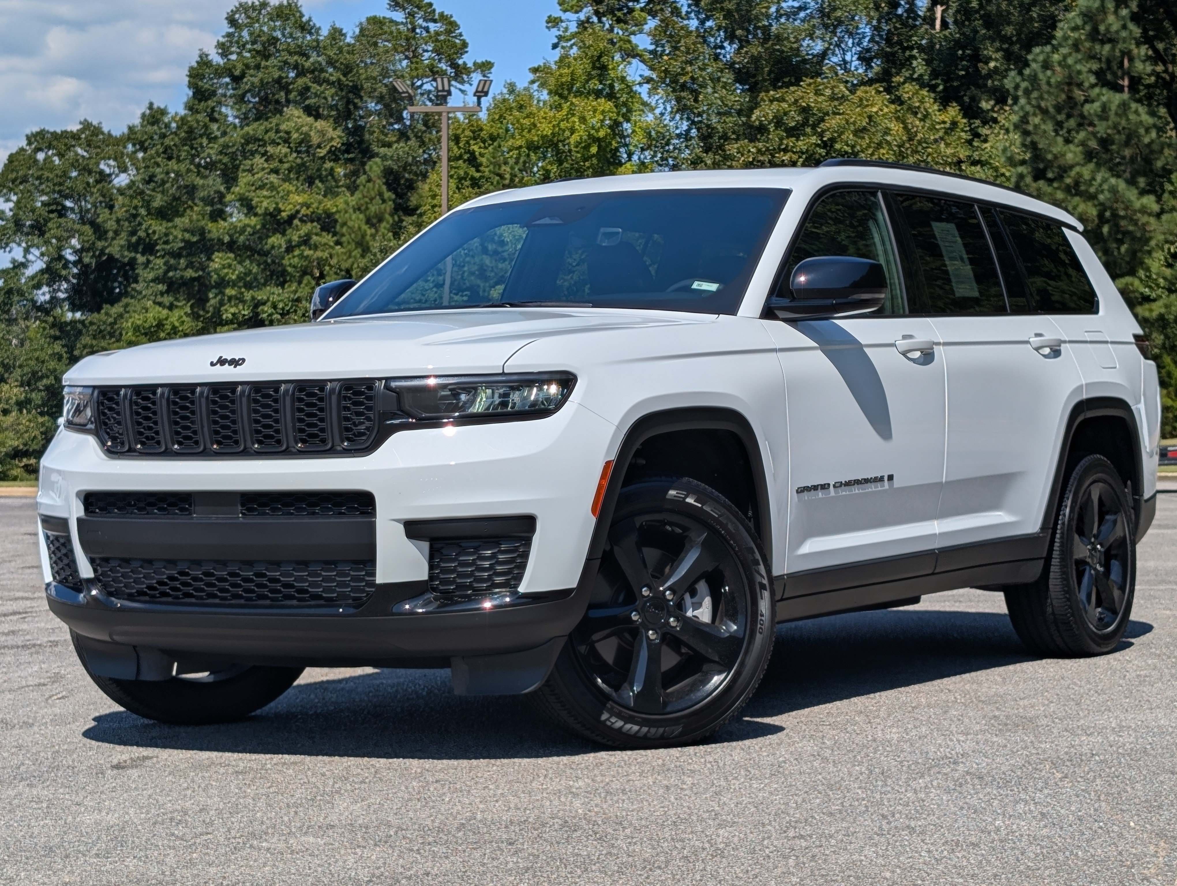 Used 2025 Jeep Grand Cherokee L Altitude RWD image 4