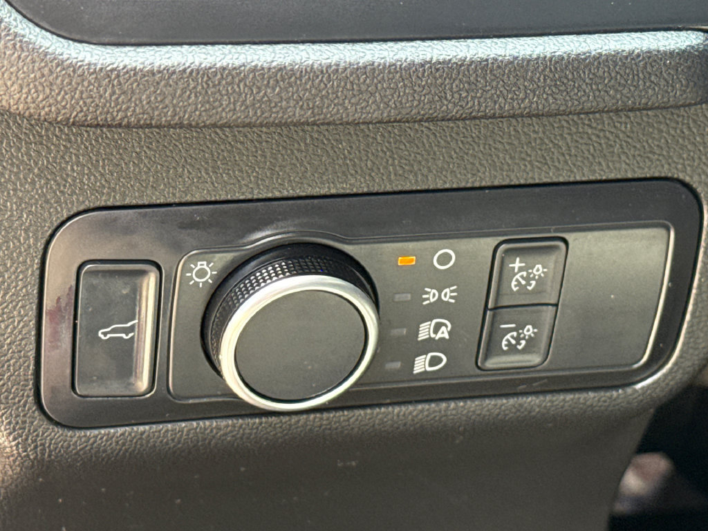 Used 2022 Ford Escape SE w/ SE Sport Appearance Package FWD image 22