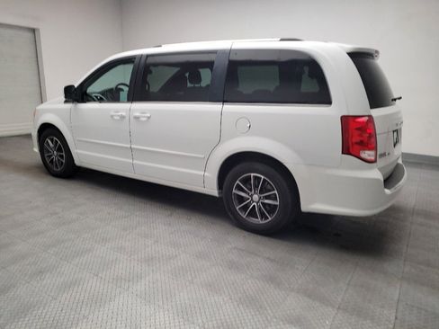Used 2017 Dodge Grand Caravan SXT FWD image 3