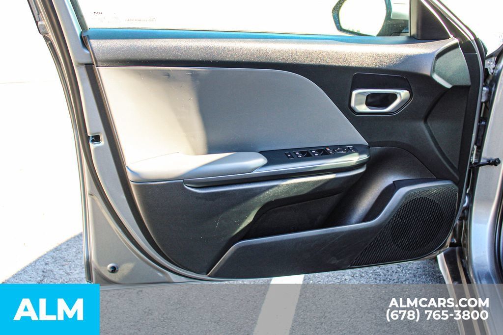 Used 2025 Kia K4 FWD image 37