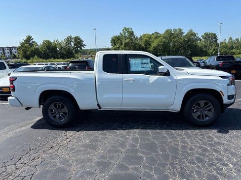 New 2025 Nissan Frontier SV image 2