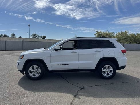 Used 2017 Jeep Grand Cherokee Laredo image 6