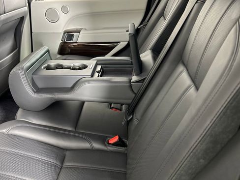Used 2016 Land Rover Range Rover HSE image 16