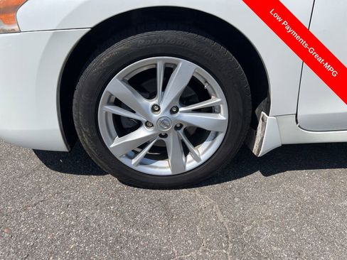 Used 2015 Nissan Altima 2.5 SV image 9