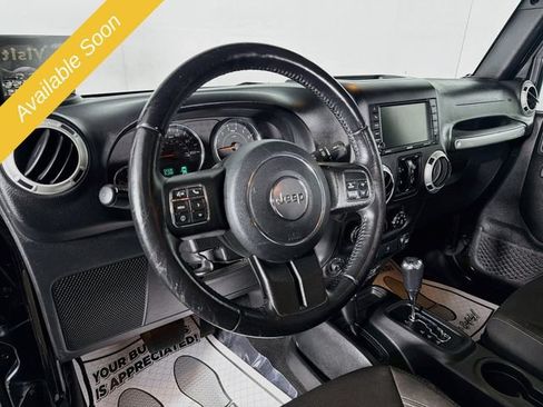 Used 2018 Jeep Wrangler Unlimited Sahara w/ Connectivity Group AWD/4WD image 9